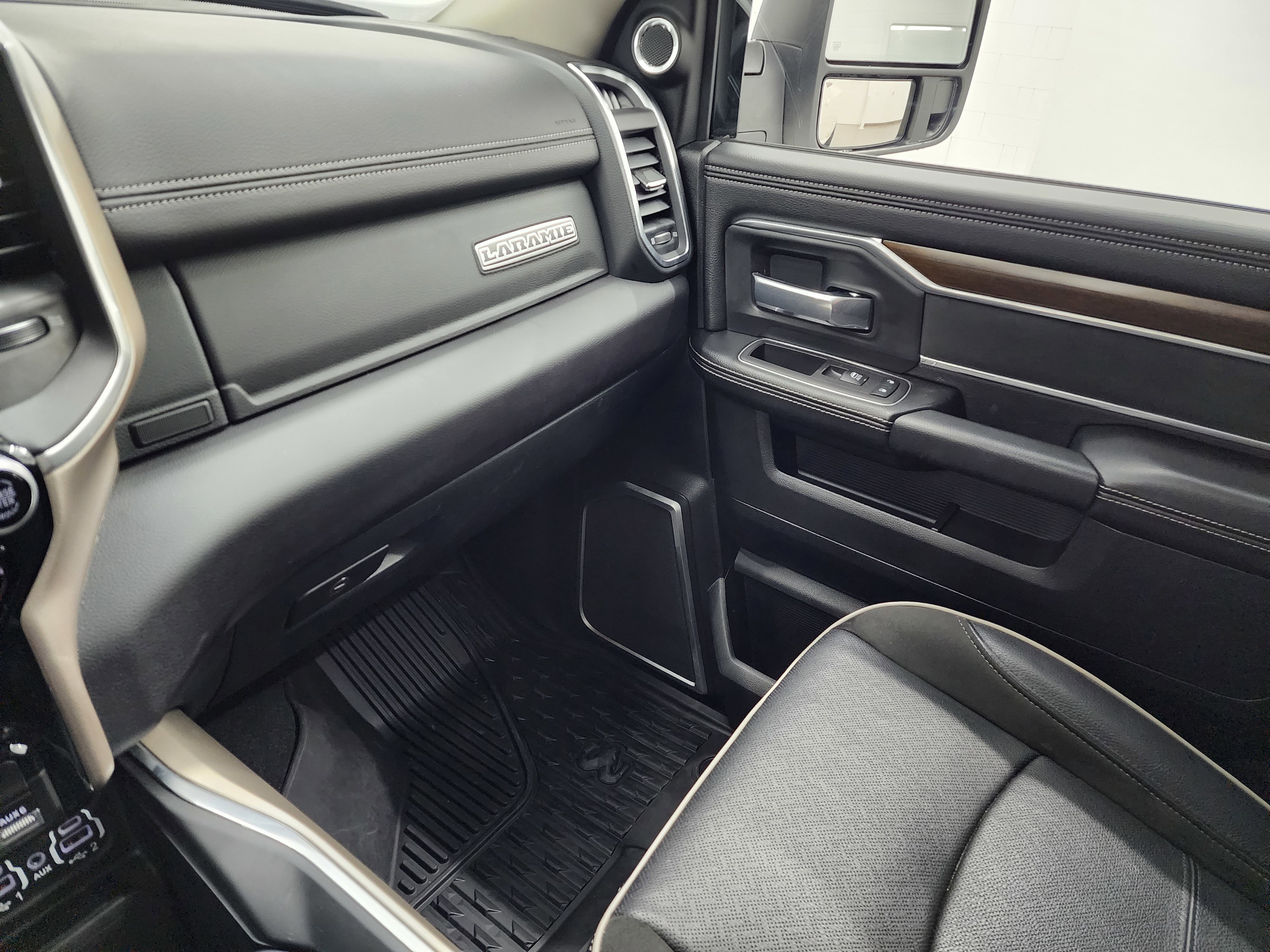 Used 2023 RAM 3500 Laramie image 12