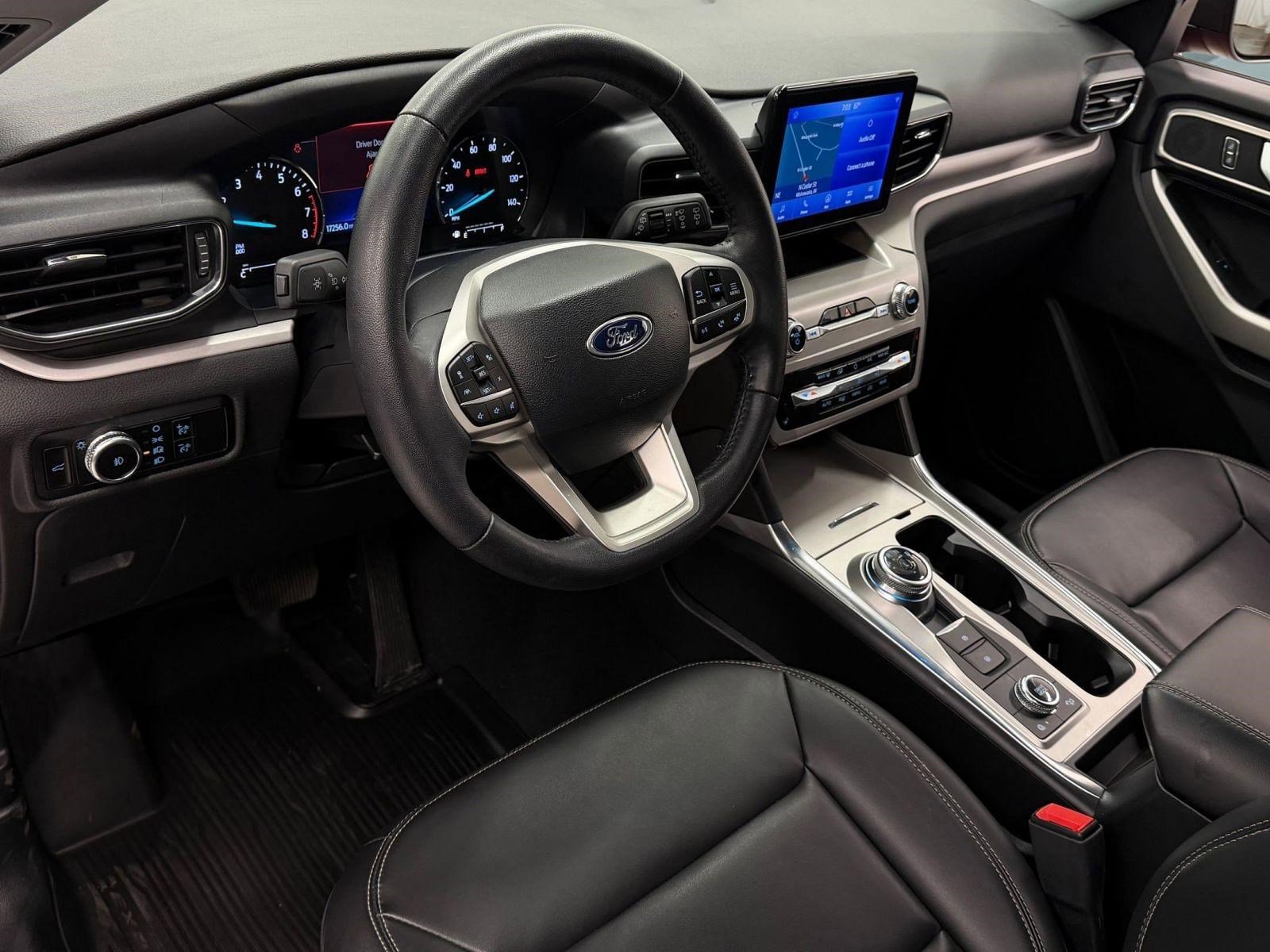 Used 2023 Ford Explorer XLT w/ Equipment Group 202A image 3