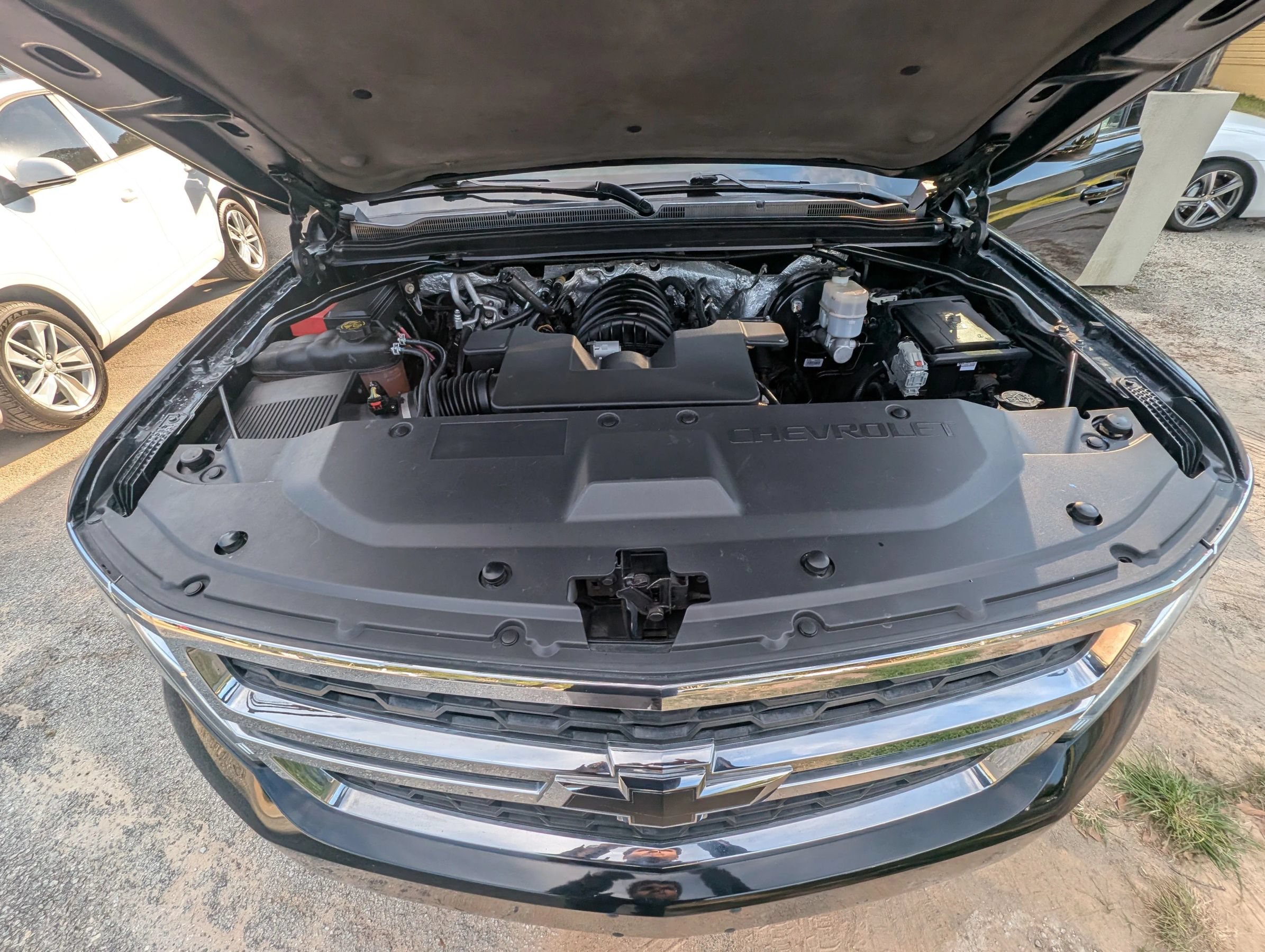 Used 2017 Chevrolet Suburban LT w/ Luxury Package RWD image 11