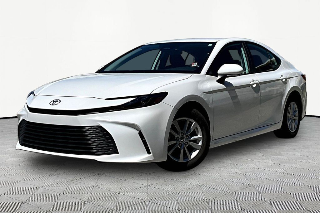 Used 2025 Toyota Camry LE FWD image 1