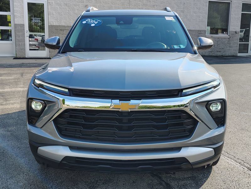 Used 2024 Chevrolet TrailBlazer LT w/ Convenience Package AWD/4WD image 3