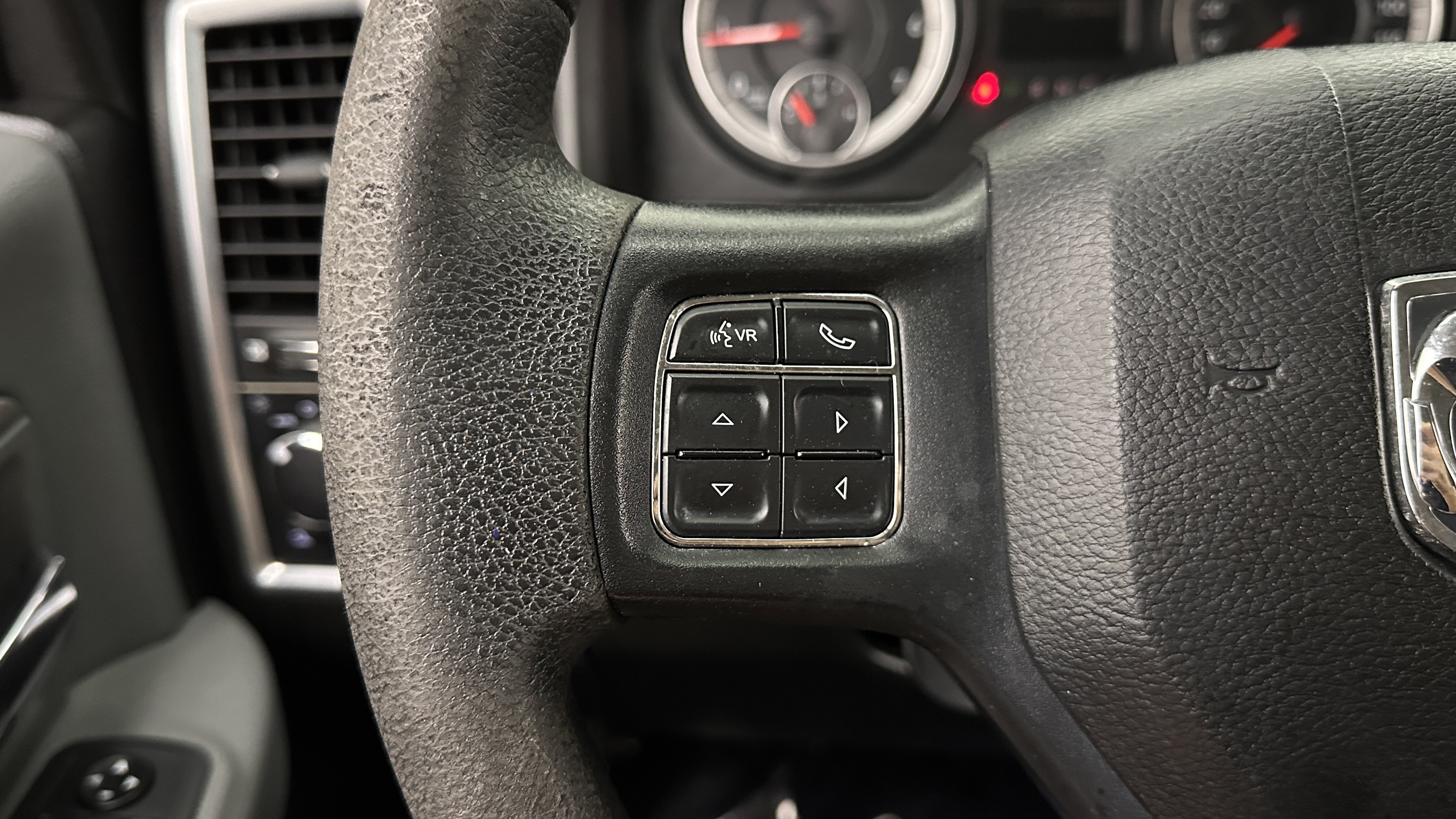 Used 2020 RAM 1500 Classic SLT image 18