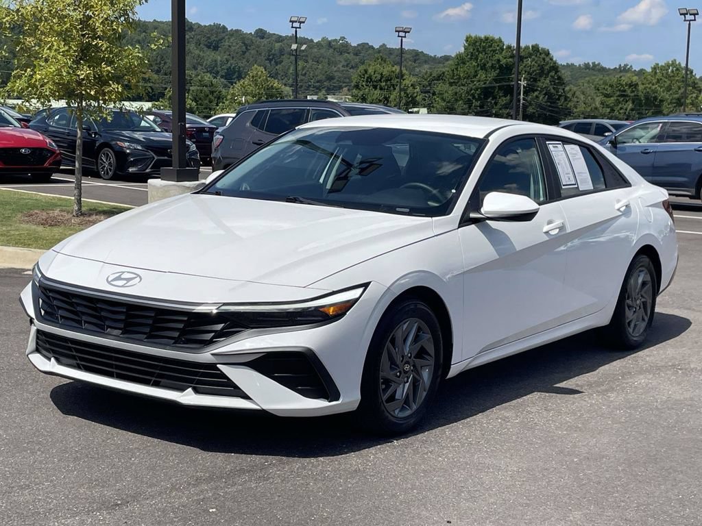 Certified 2024 Hyundai Elantra SEL FWD image 7