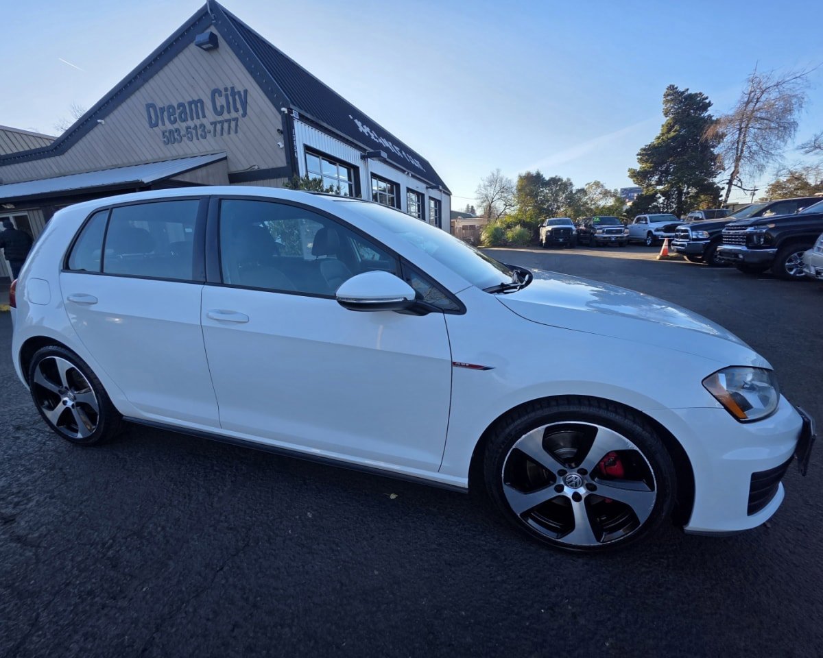 Used 2015 Volkswagen GTI SE FWD image 17