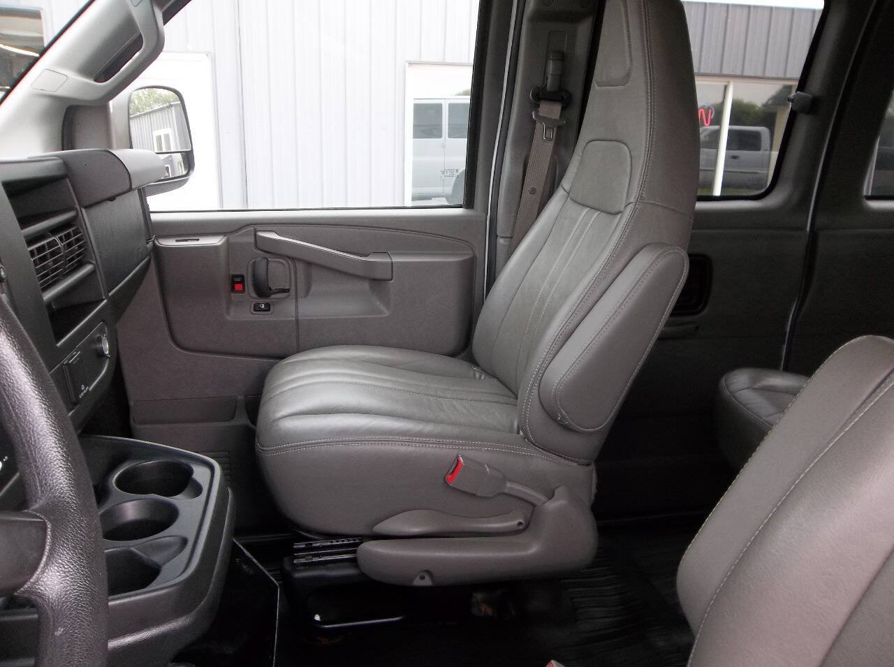 Used 2016 Chevrolet Express 3500 LS RWD image 14