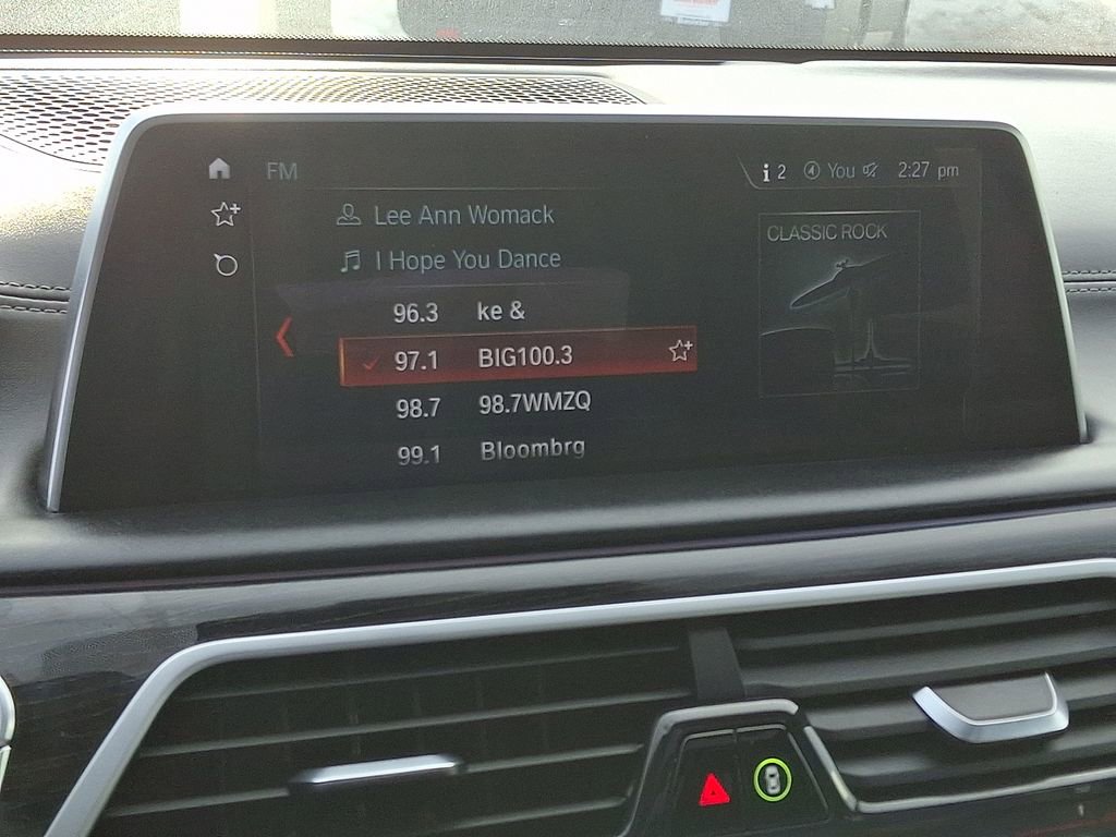 Used 2019 BMW 750i w/ Luxury Rear Seating Package image 18