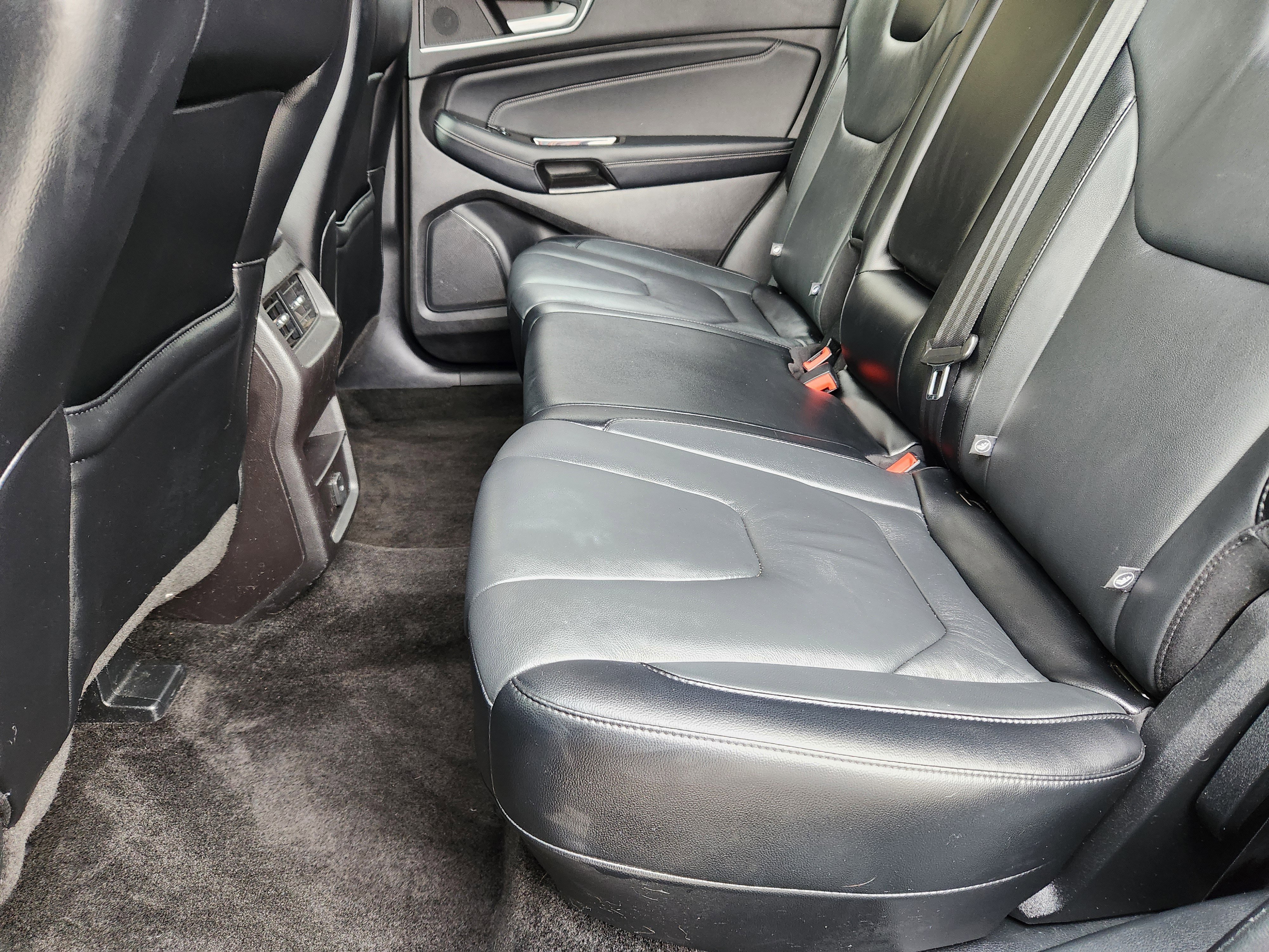 Used 2018 Ford Edge Titanium image 10