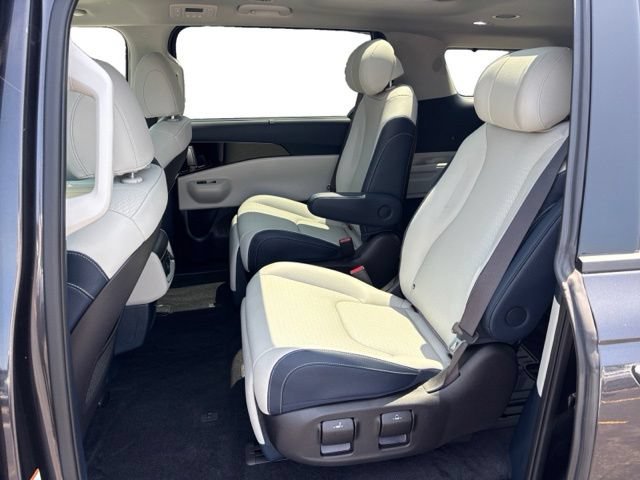 Certified 2025 Kia Carnival SX Prestige FWD image 12