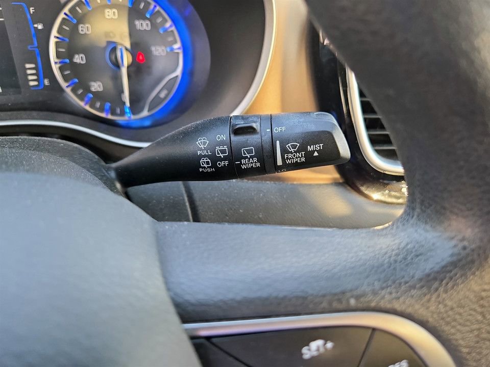 Used 2018 Chrysler Pacifica Touring Plus w/ Tire & Wheel Group FWD image 15
