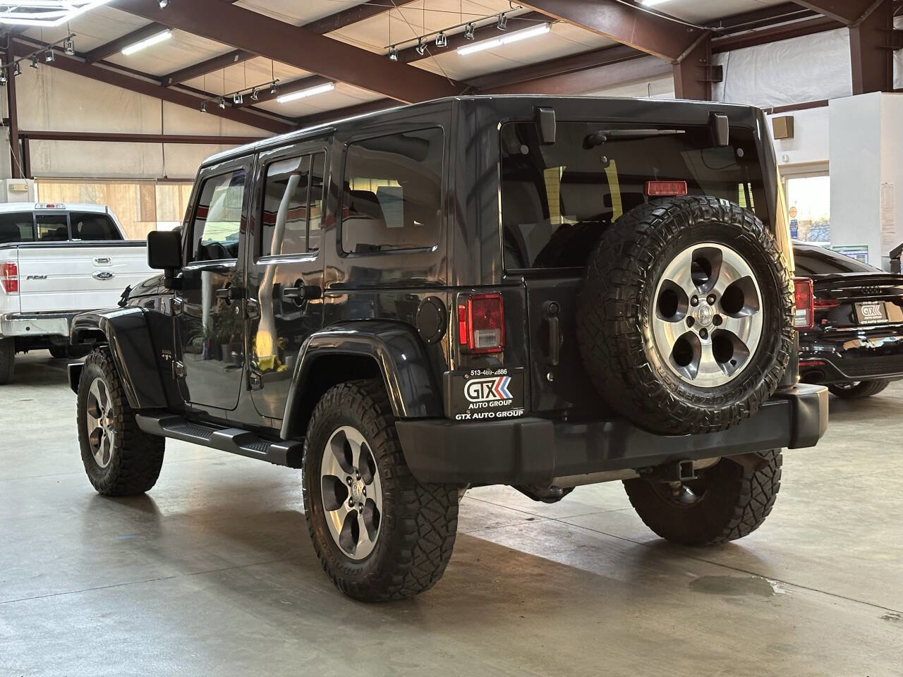 Used 2016 Jeep Wrangler Unlimited Sahara w/ Max Tow Package image 4