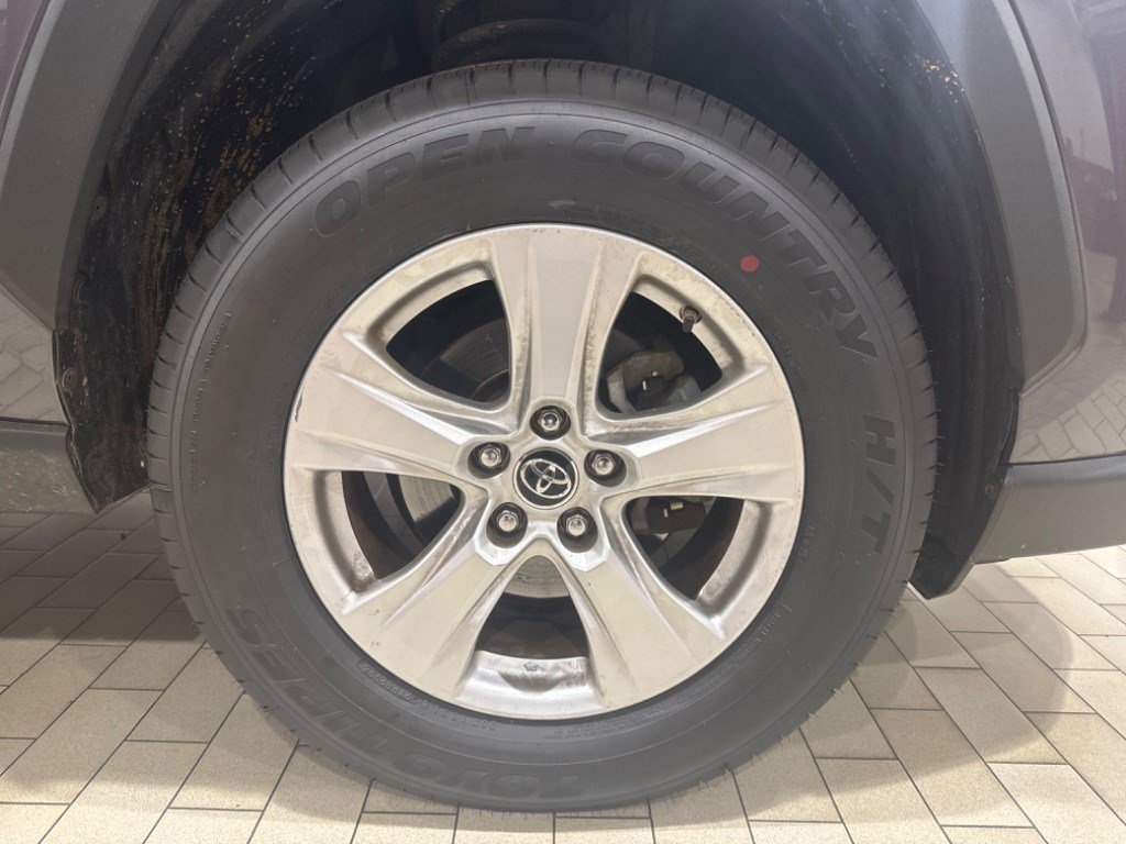 Used 2019 Toyota RAV4 XLE w/ Convenience Package AWD/4WD image 5