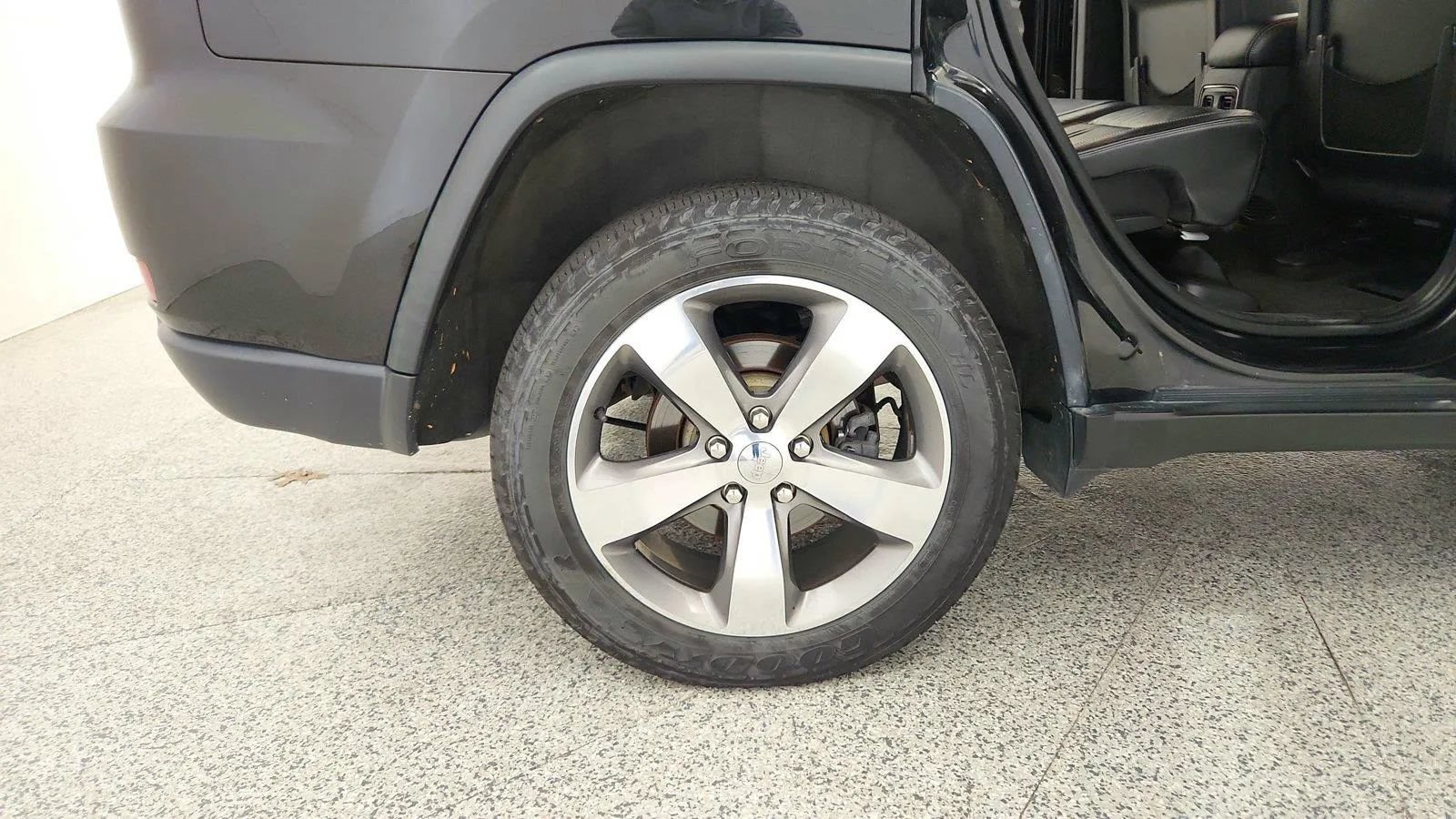 Used 2015 Jeep Grand Cherokee Limited w/ Trailer Tow Group IV AWD/4WD image 35