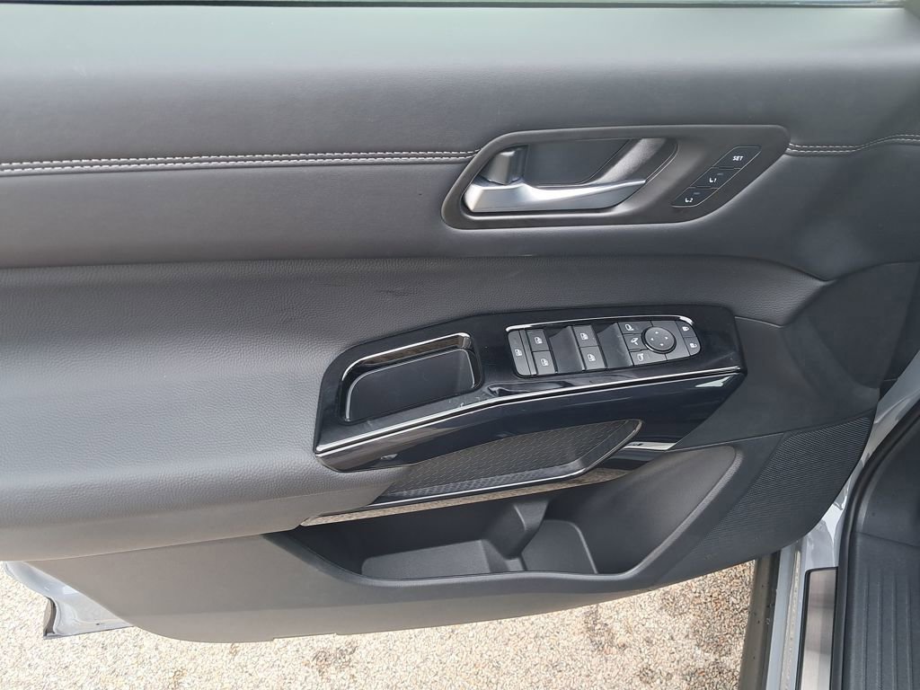 New 2026 Nissan Pathfinder Platinum w/ Lighting Package image 11