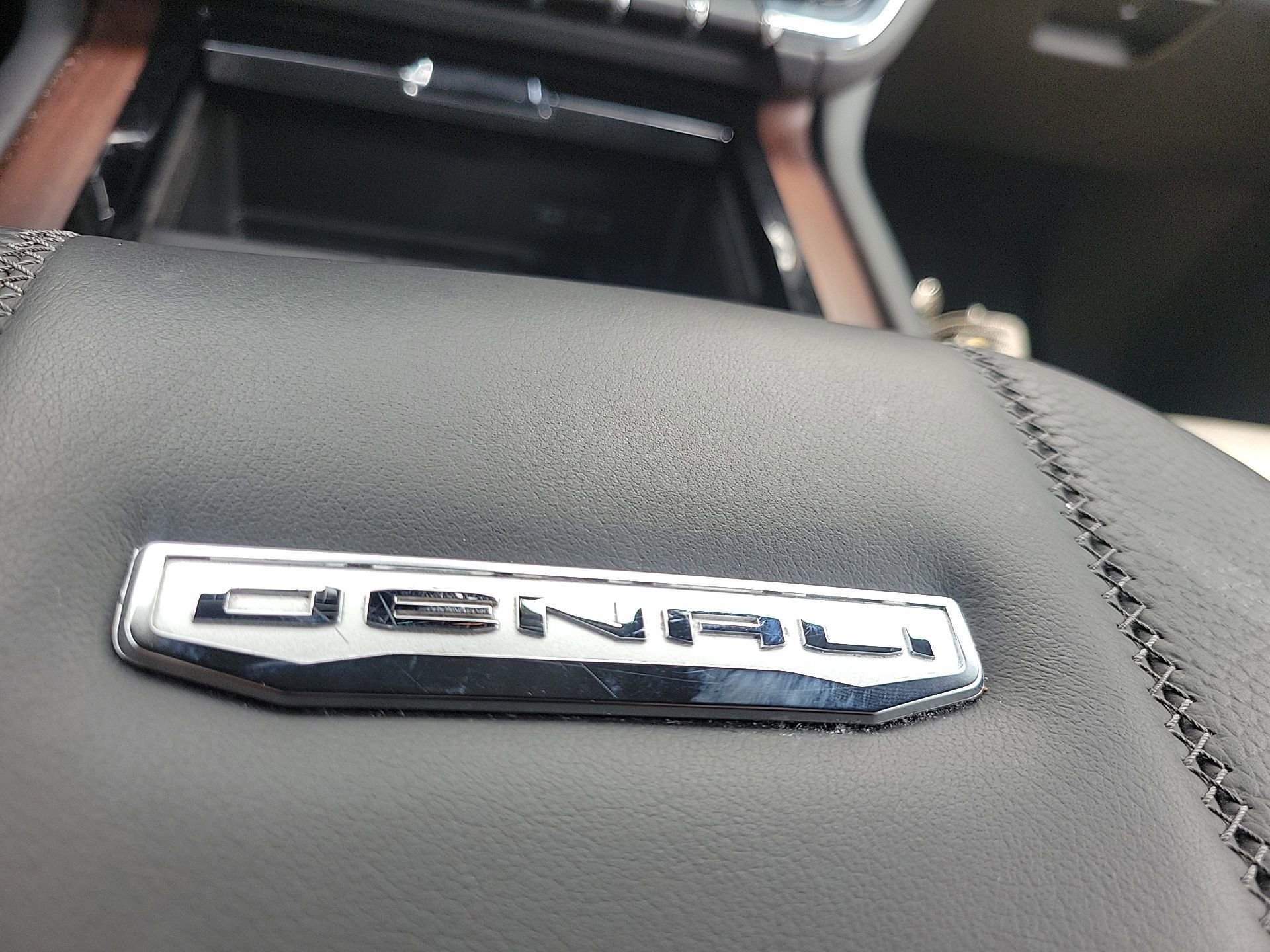 Used 2025 GMC Yukon Denali AWD/4WD image 35