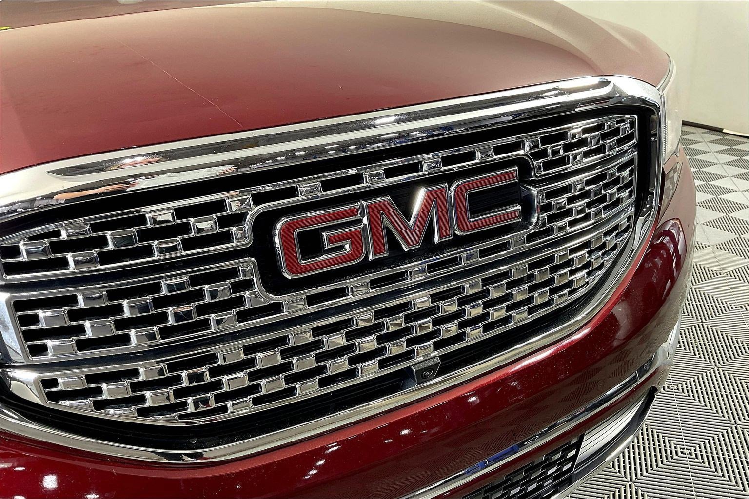Used 2018 GMC Acadia Denali w/ Technology Package AWD/4WD image 34