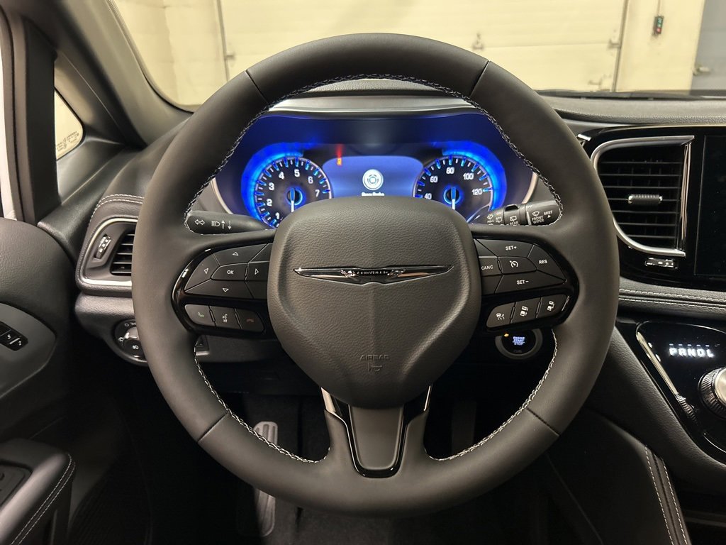 New 2026 Chrysler Pacifica Limited image 16