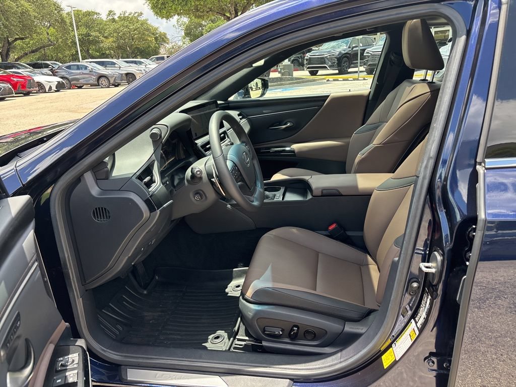 Used 2025 Lexus ES 300h w/ Premium Package FWD image 15
