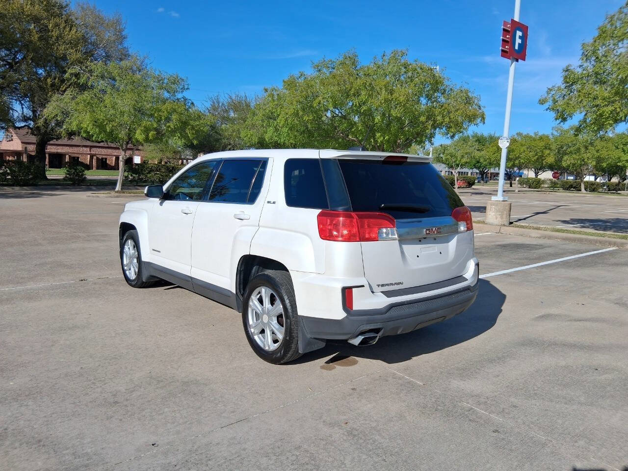 Used 2017 GMC Terrain SLE image 4