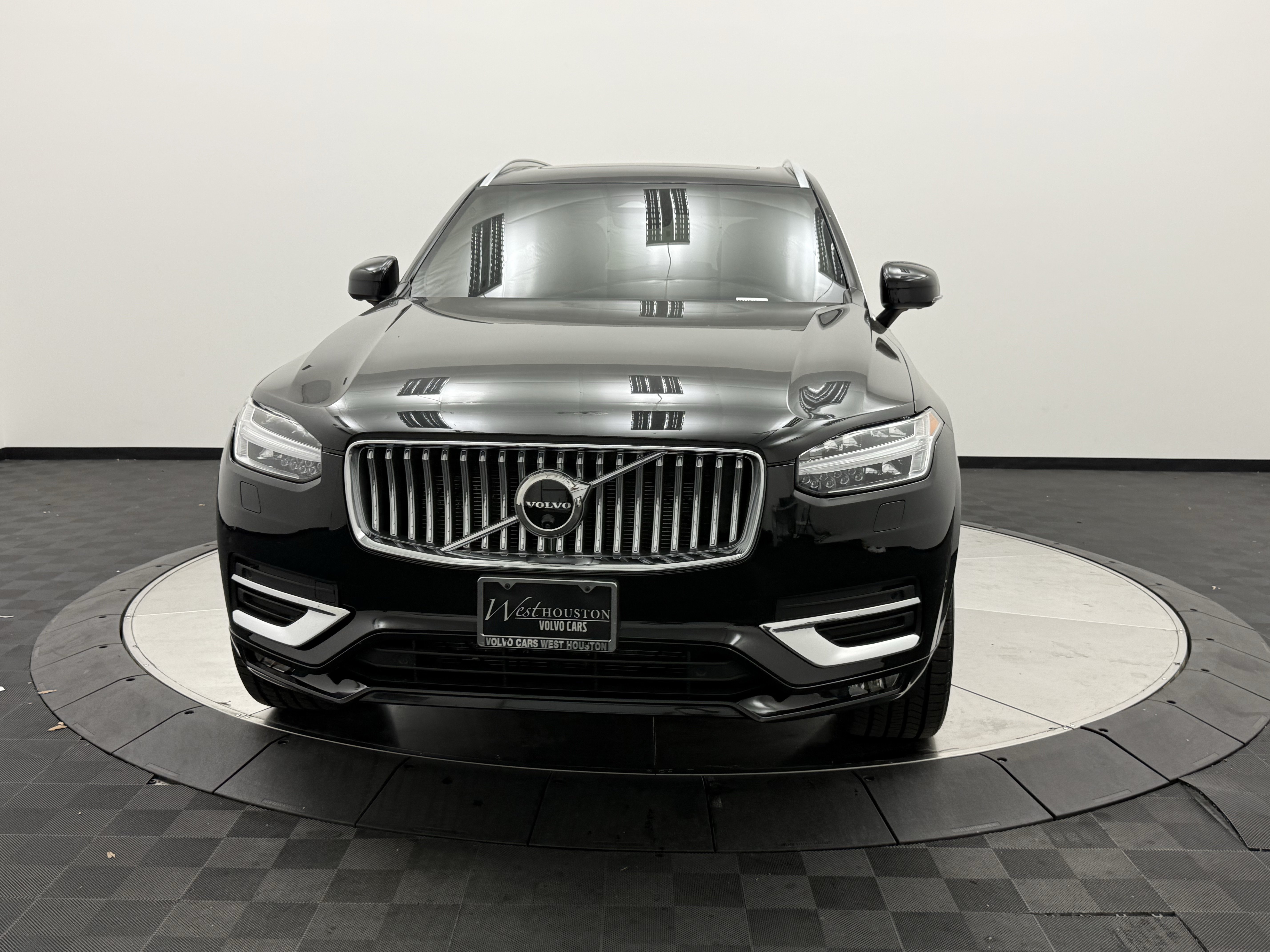 Certified 2023 Volvo XC90 B6 Plus w/ Protection Package Premier AWD/4WD image 2