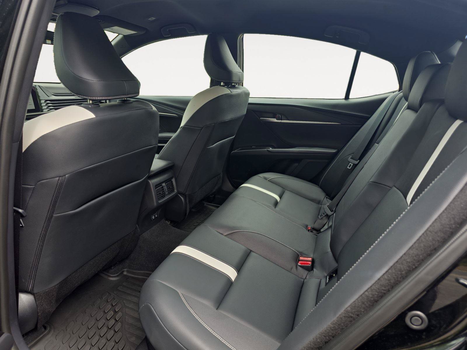 Used 2025 Toyota Camry SE FWD image 17