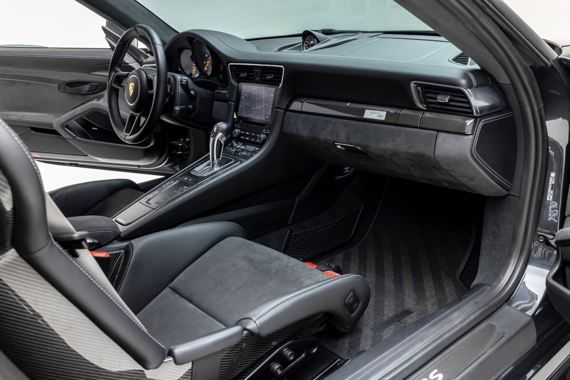 Used 2018 Porsche 911 GT2 RS image 40