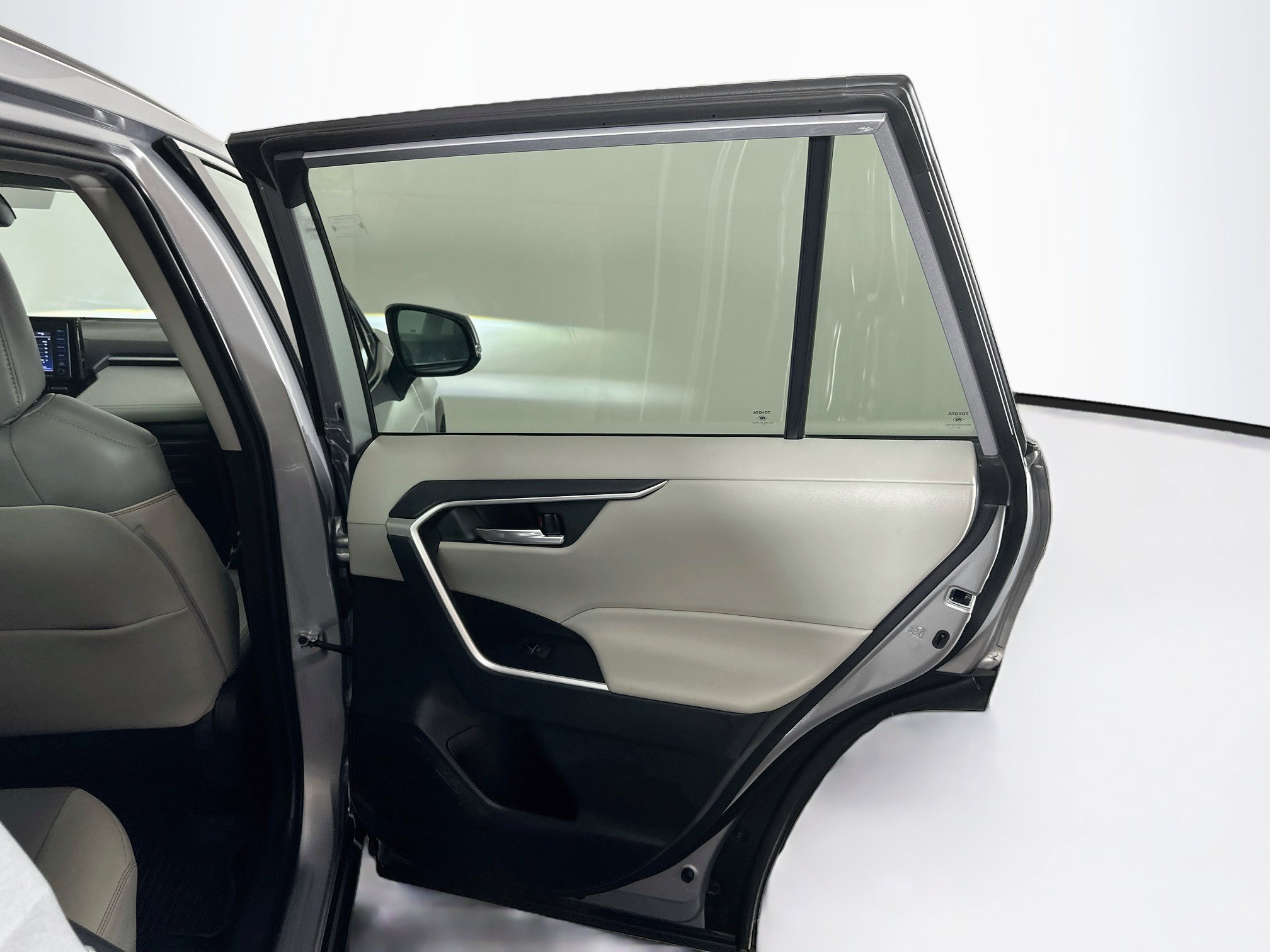 Used 2022 Toyota RAV4 XLE Premium FWD image 30