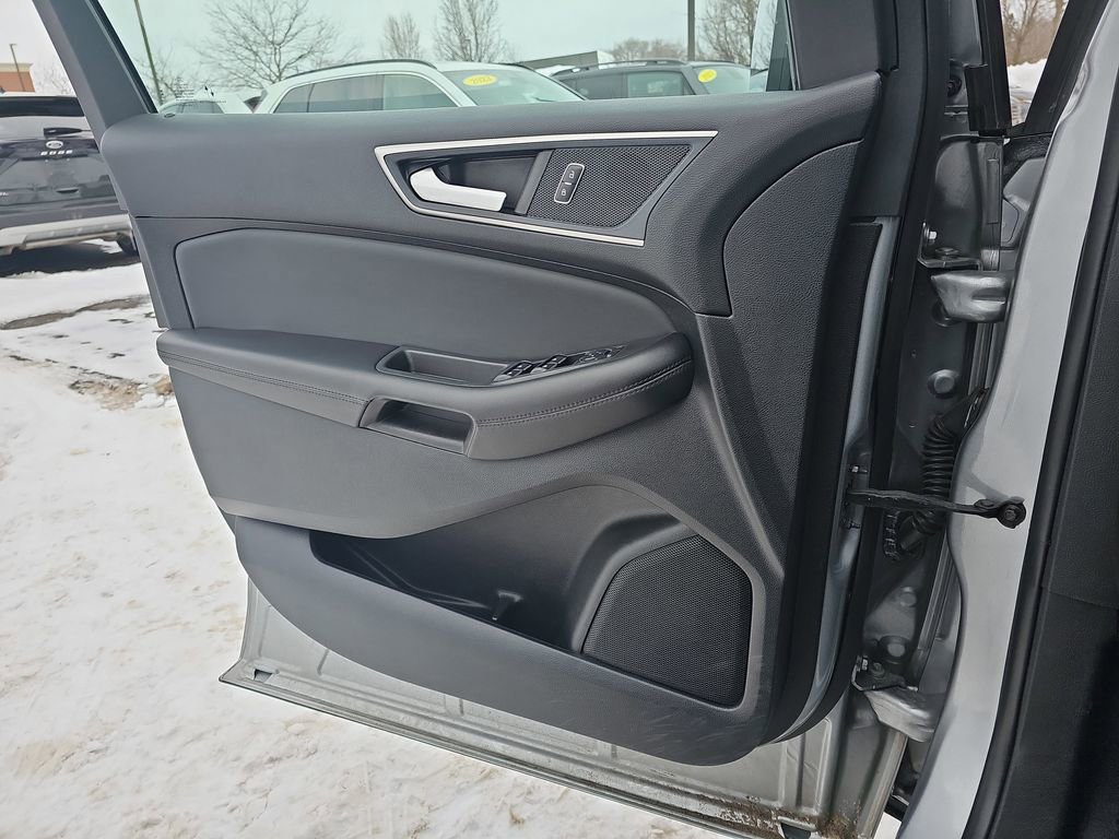 Used 2024 Ford Edge SEL image 23