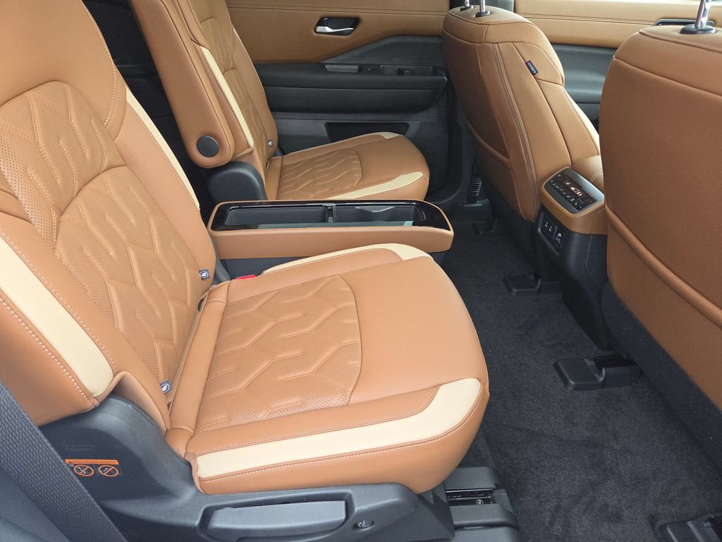 New 2026 Nissan Pathfinder Platinum AWD/4WD image 30