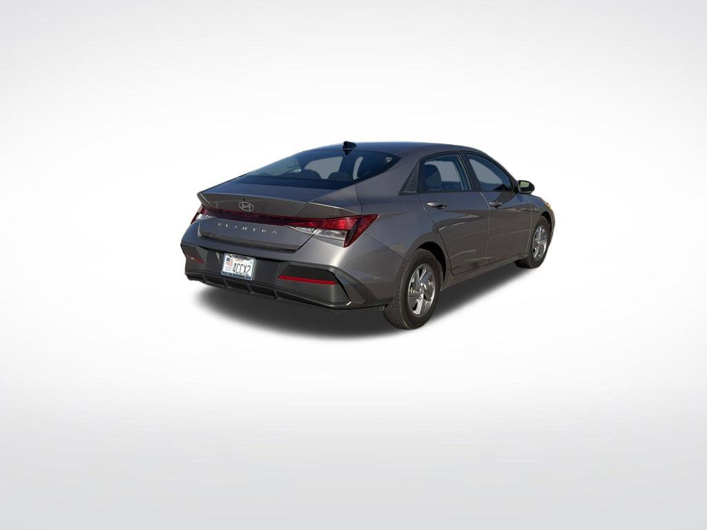 Used 2024 Hyundai Elantra SE FWD image 5