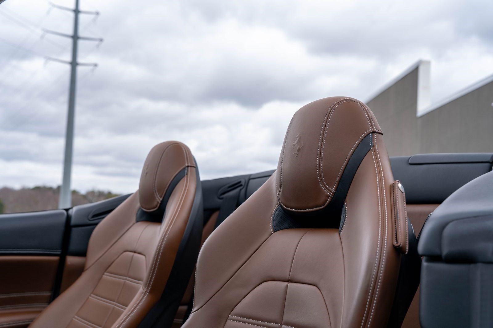 Used 2017 Ferrari California T RWD image 34
