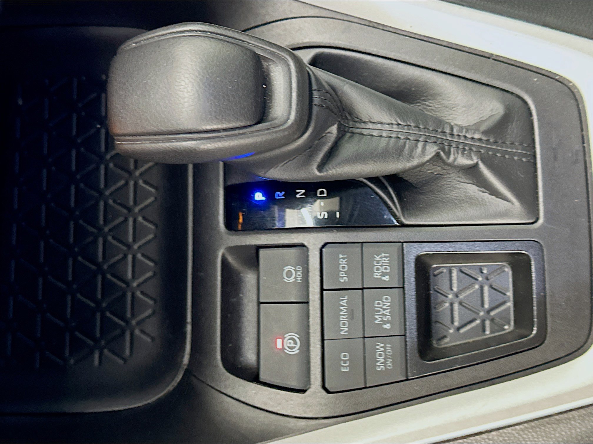 Used 2024 Toyota RAV4 LE image 25