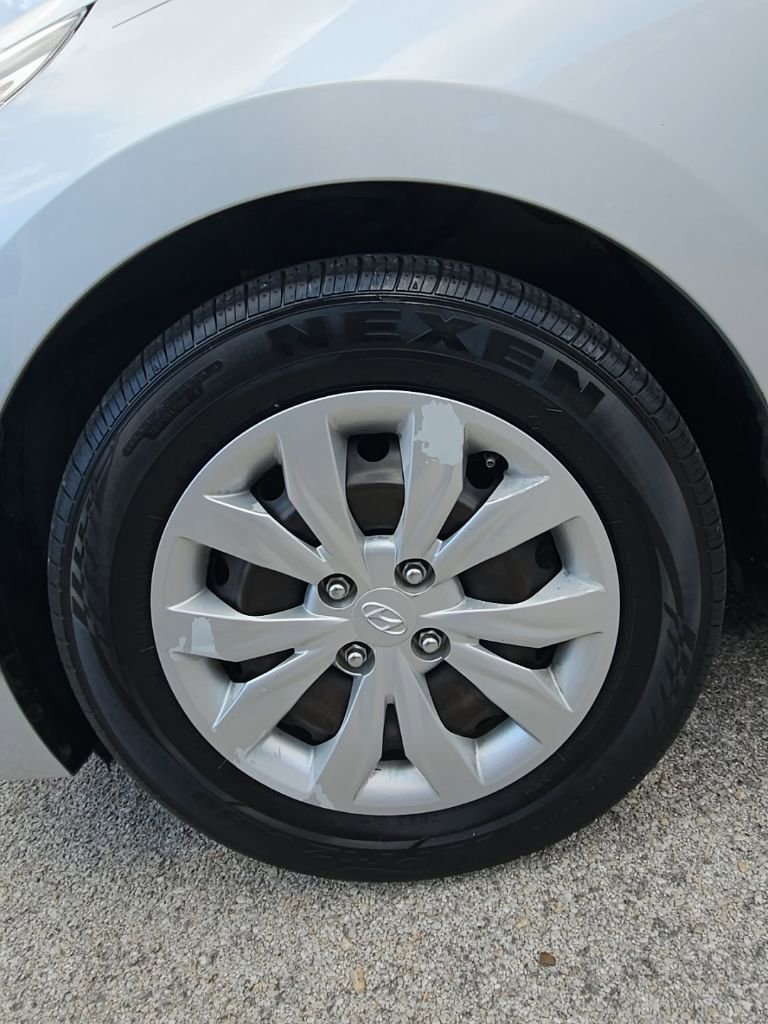 Used 2021 Hyundai Accent SE FWD image 9
