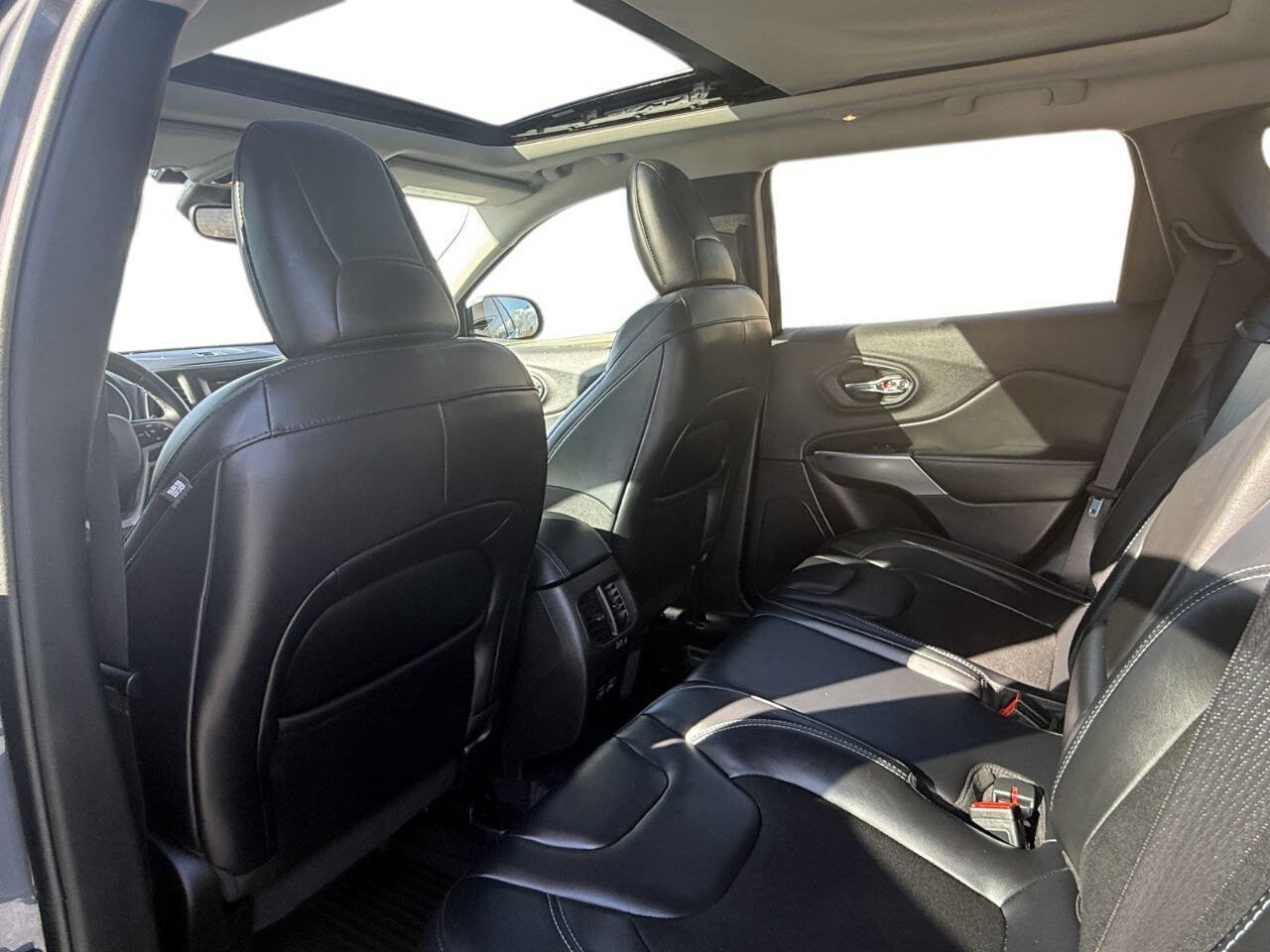 Used 2021 Jeep Cherokee Latitude Plus w/ Sun & Sound Group image 15