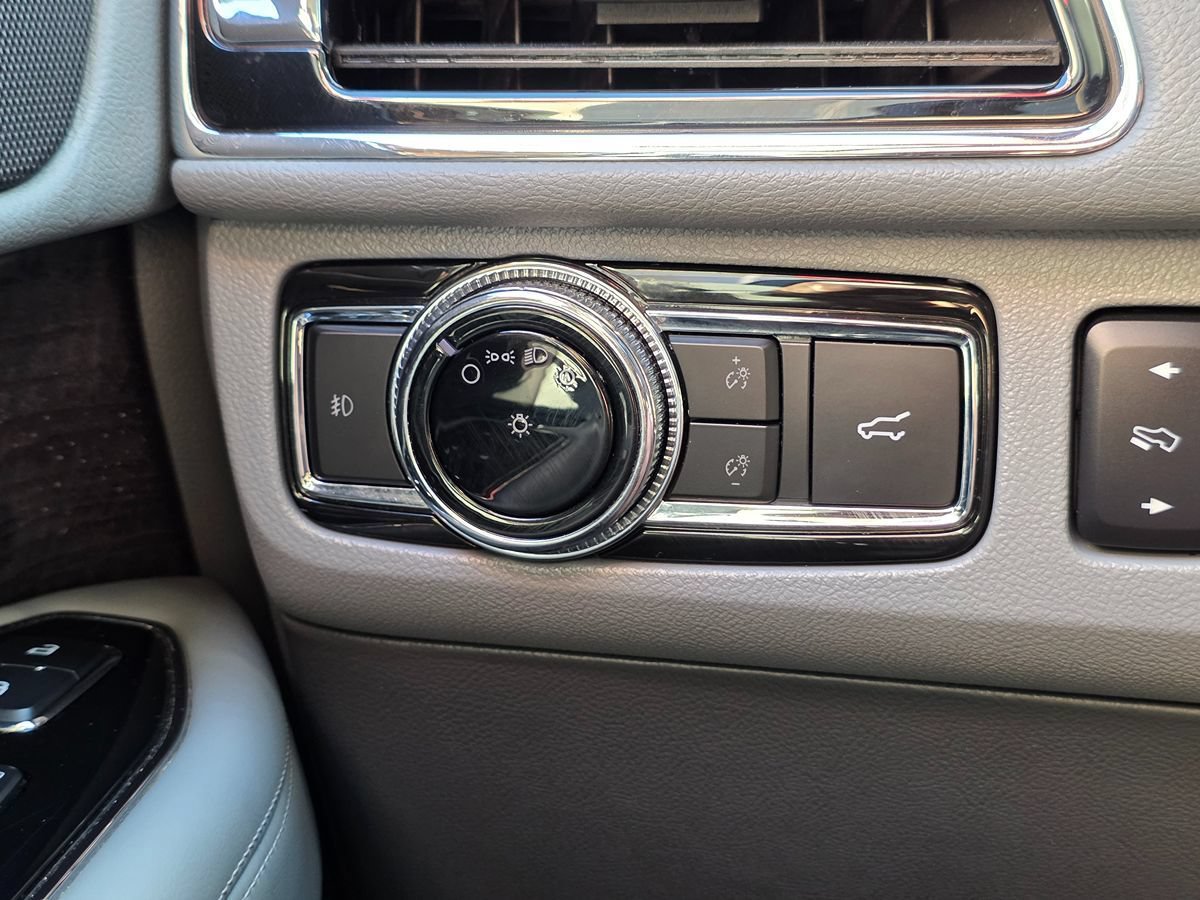 Used 2018 Lincoln Navigator L Select w/ Technology Package RWD image 53