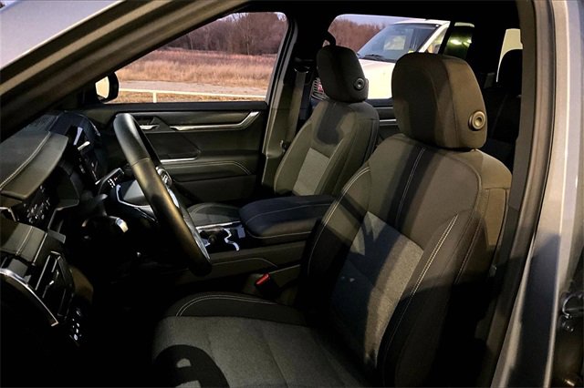 Used 2025 GMC Acadia Elevation image 21