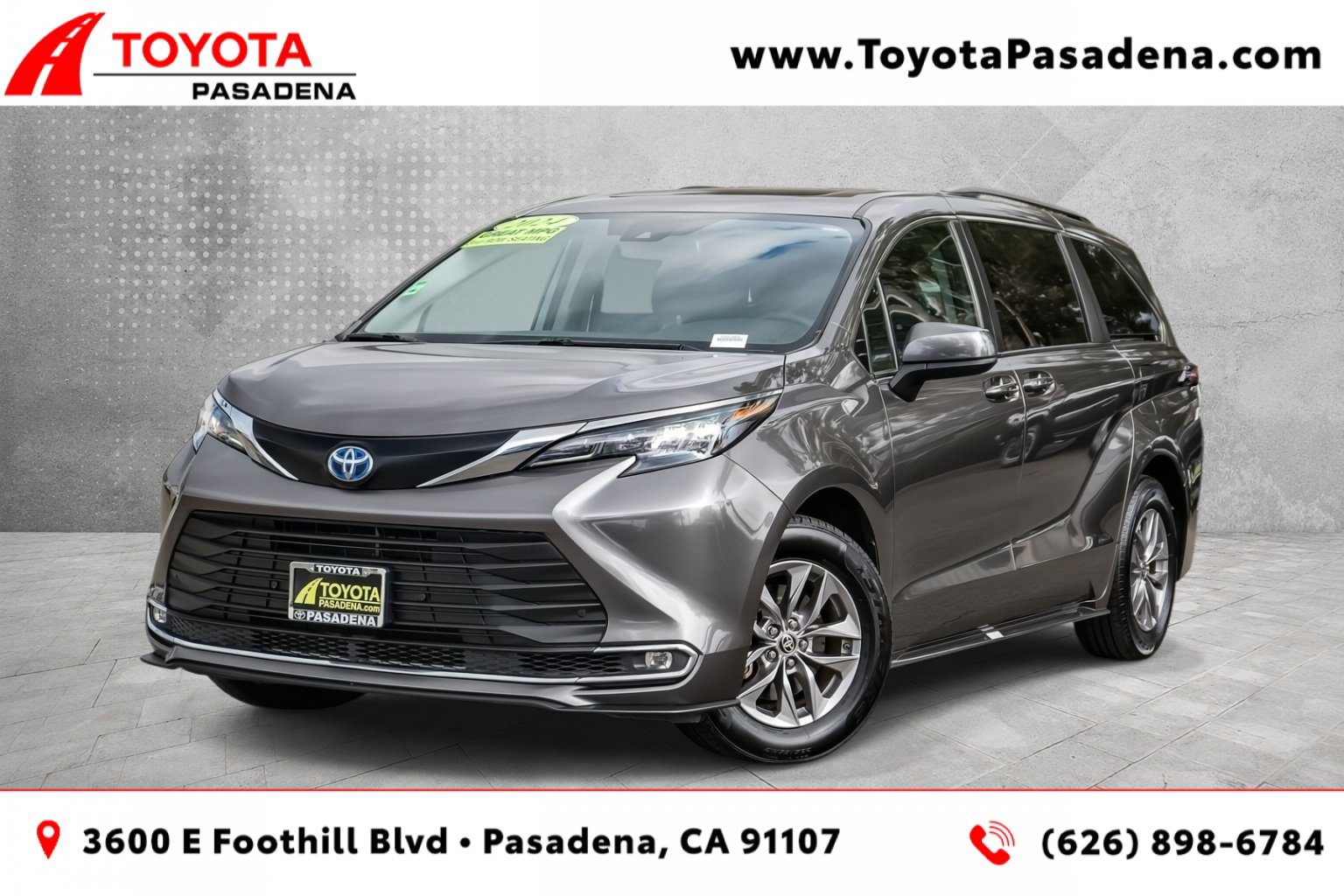 Used 2024 Toyota Sienna XLE FWD image 1