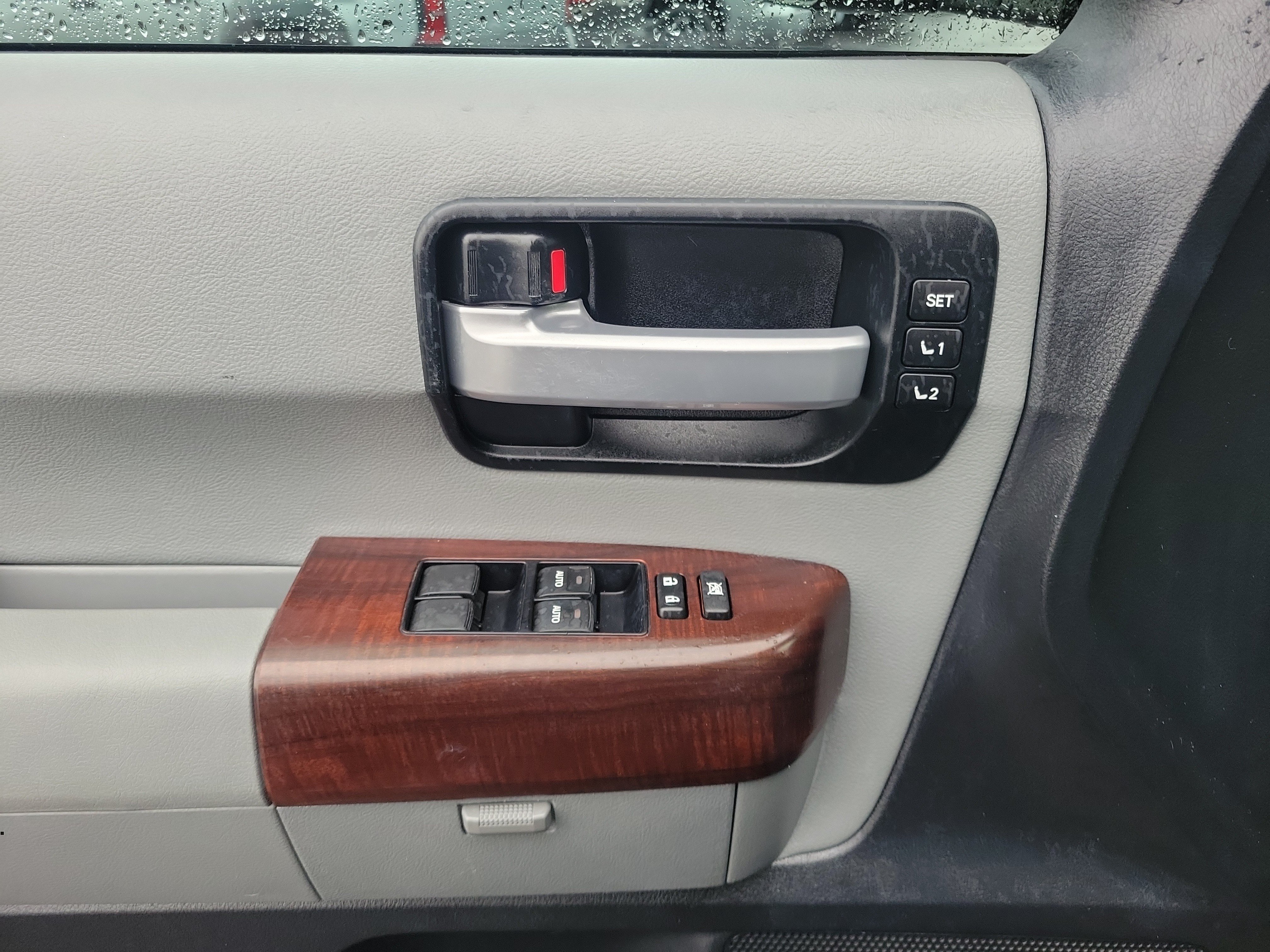 Used 2017 Toyota Sequoia Platinum AWD/4WD image 17