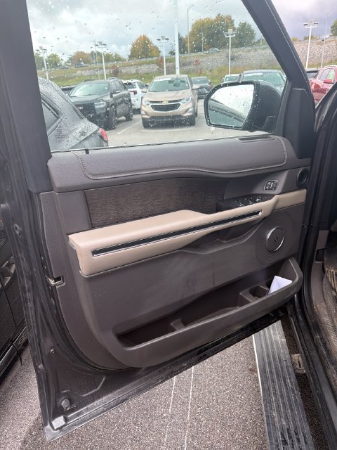 Used 2019 Ford Expedition Limited w/ Equipment Group 302A AWD/4WD image 7