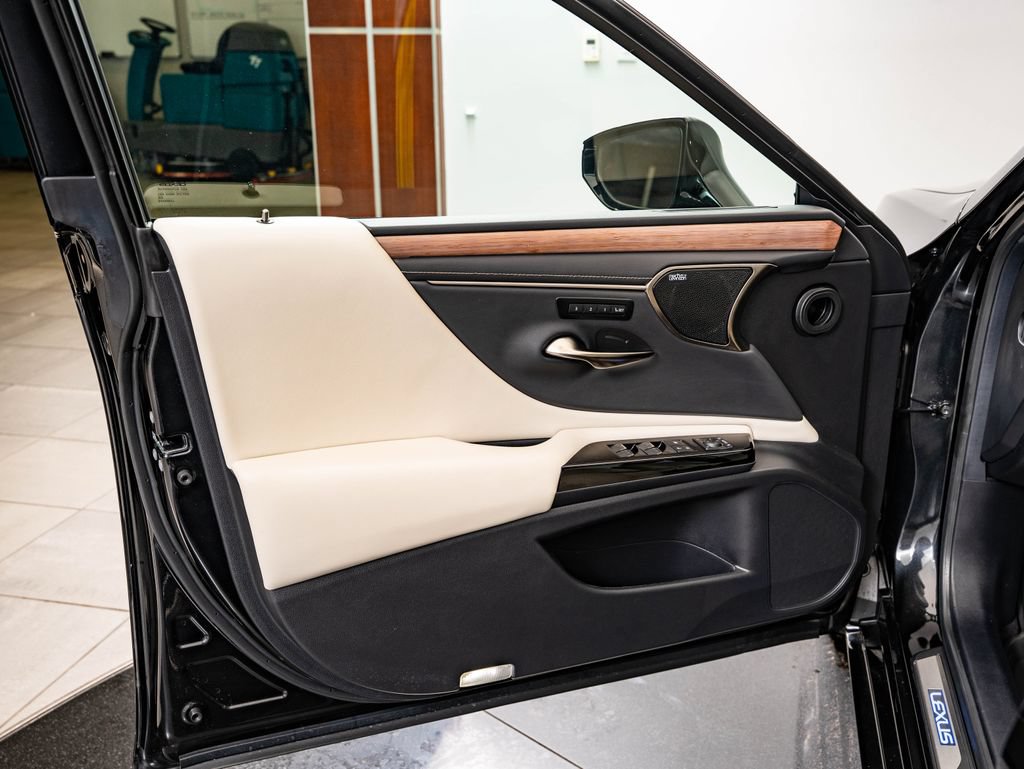 Certified 2024 Lexus ES 300h Ultra Luxury FWD image 25