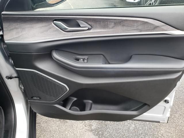 Used 2022 Jeep Grand Cherokee Limited image 17