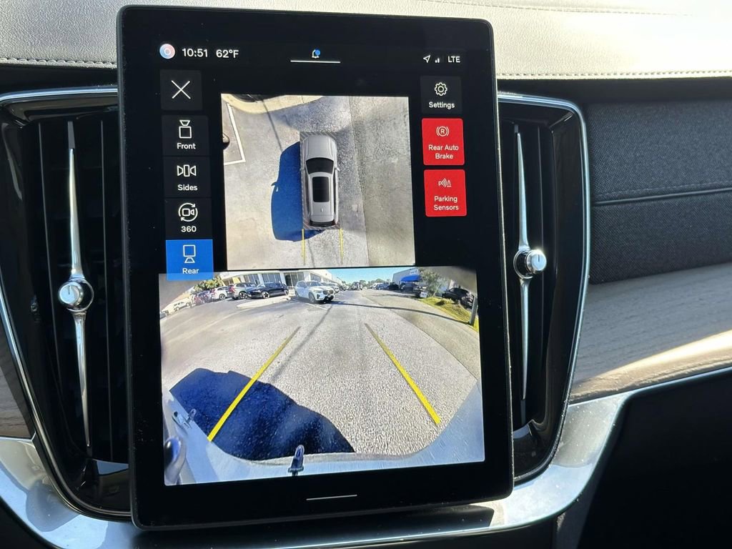 Certified 2025 Volvo XC90 T8 Plus w/ Protection Package Premier AWD/4WD image 4