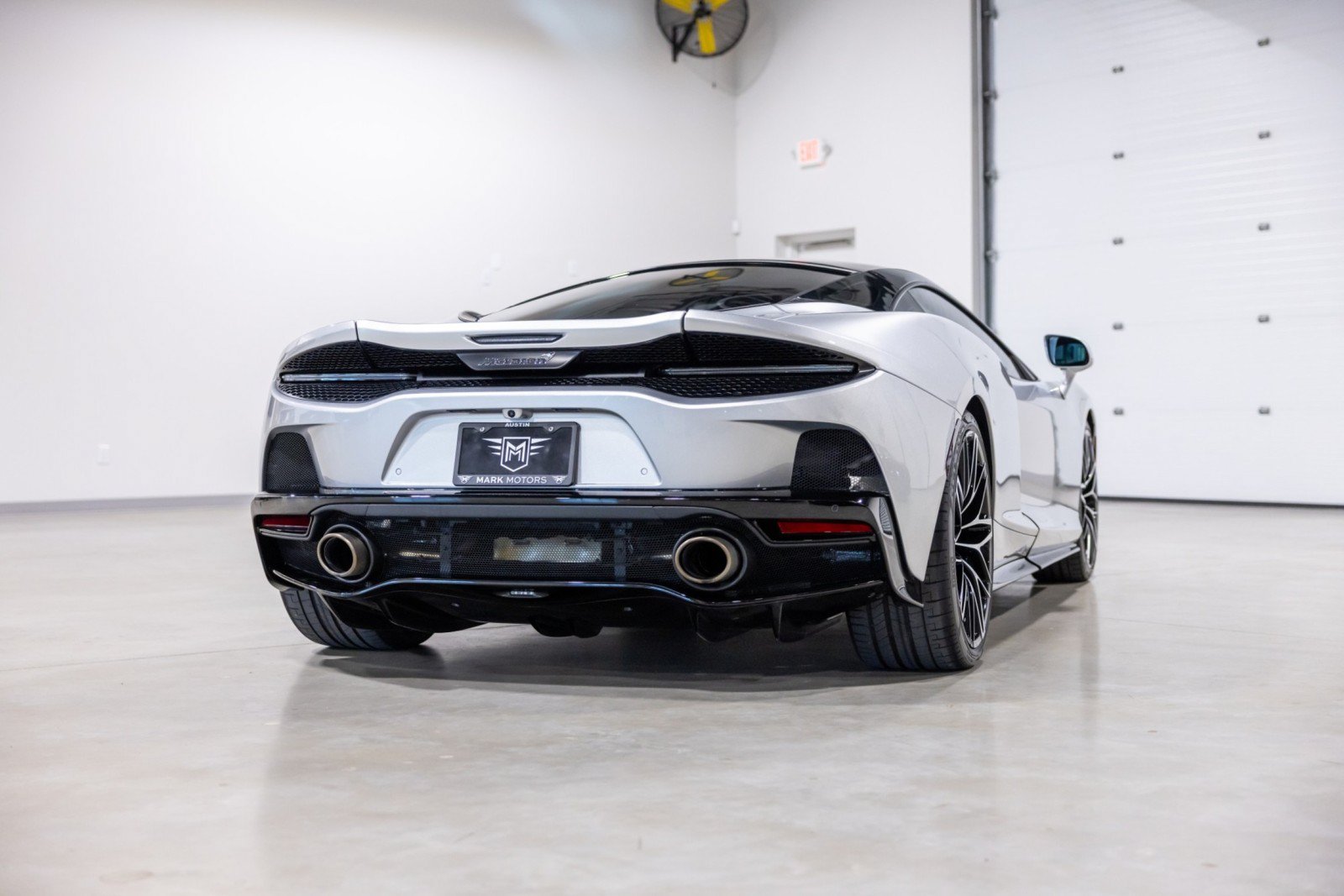 Used 2022 McLaren GT RWD image 4