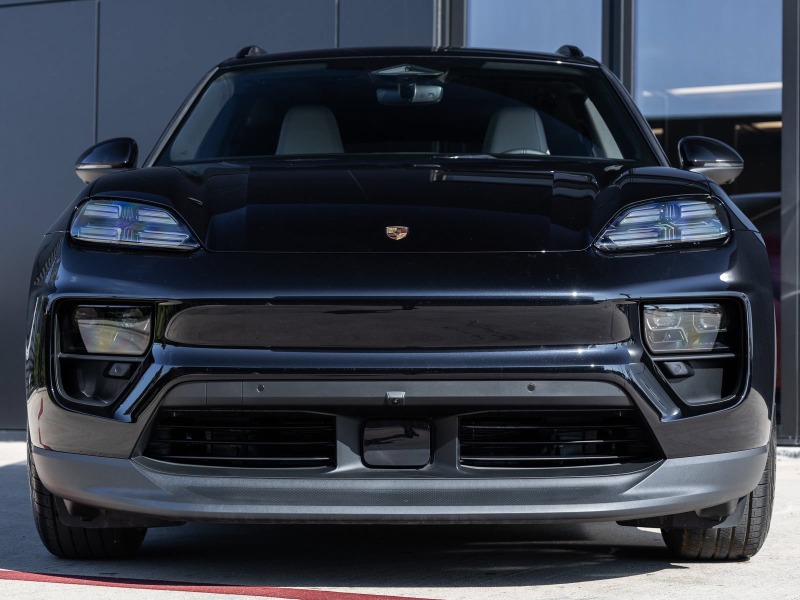 Used 2025 Porsche Macan 4 Electric AWD/4WD image 8