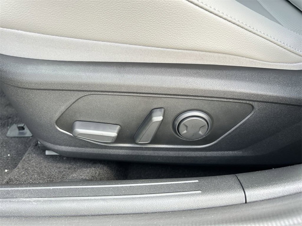 New 2025 Hyundai Elantra Limited image 22