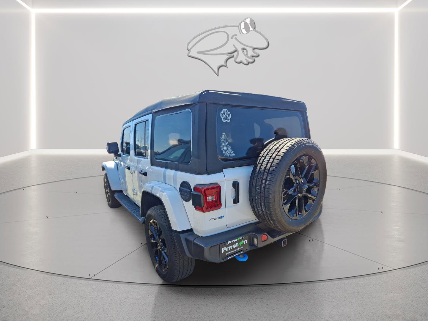 Used 2023 Jeep Wrangler Unlimited Sahara w/ Cold Weather Group AWD/4WD image 3