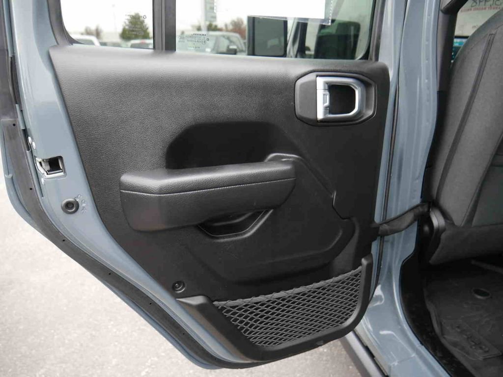 Used 2024 Jeep Wrangler Unlimited image 15
