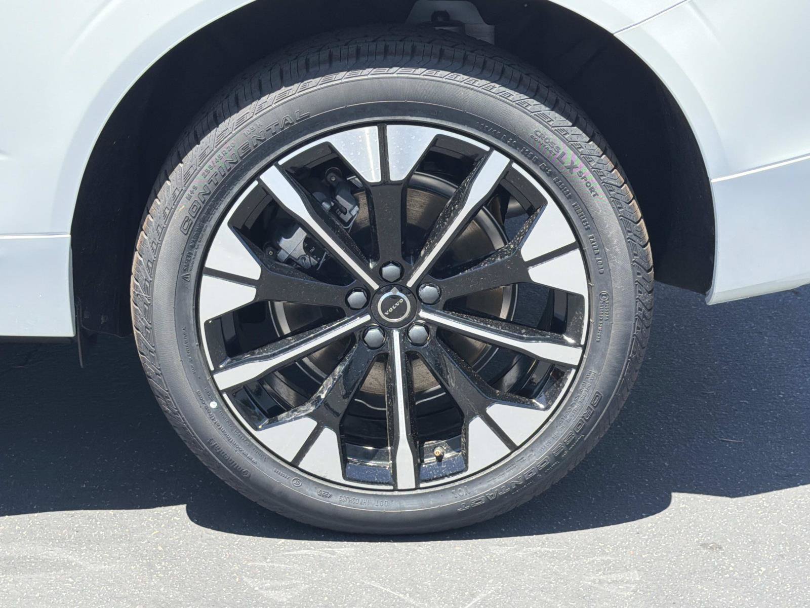 New 2026 Volvo XC60 T8 Plus w/ Protection Package Premier AWD/4WD image 23