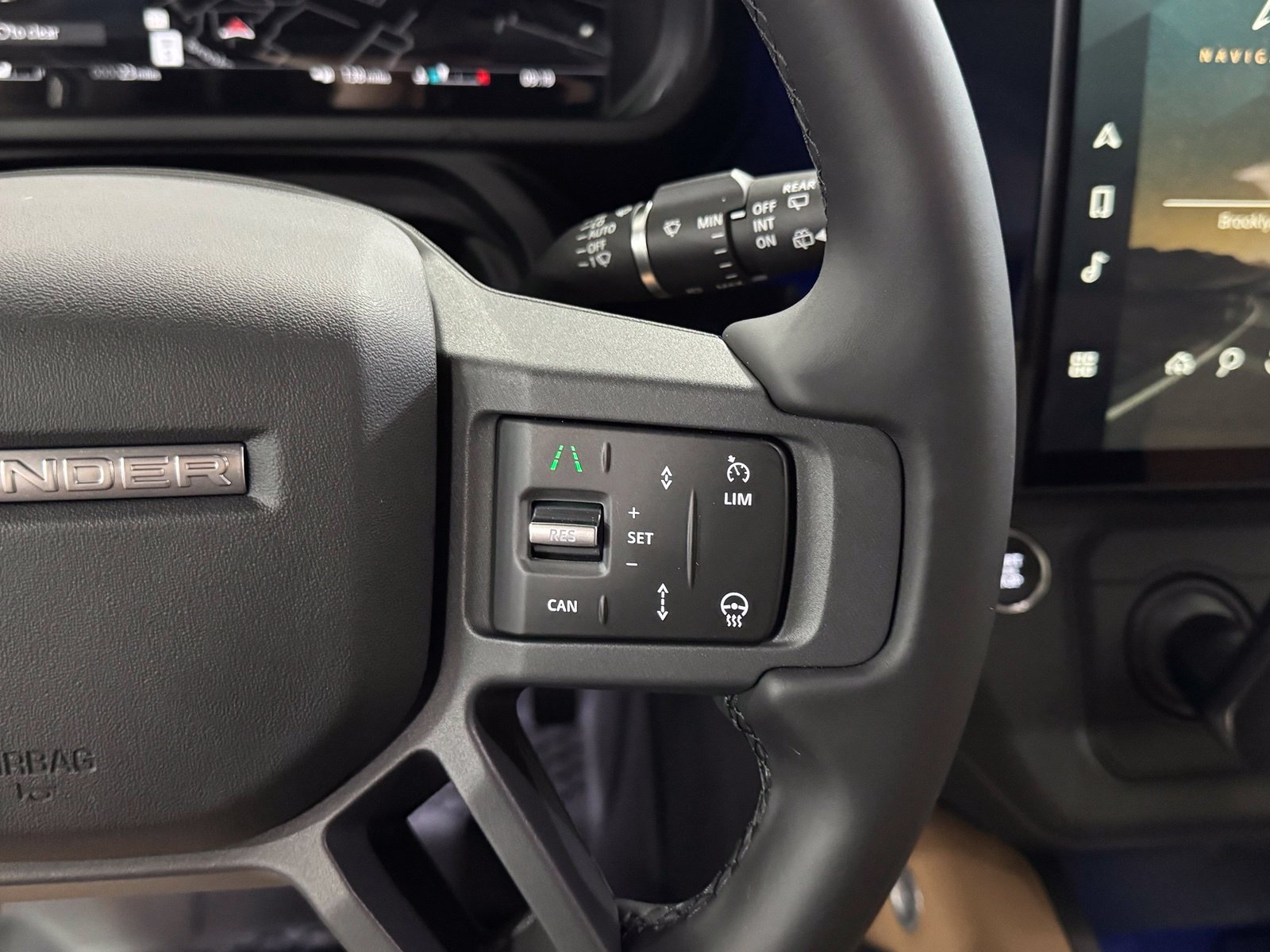 New 2026 Land Rover Defender 130 X-Dynamic SE AWD/4WD image 20