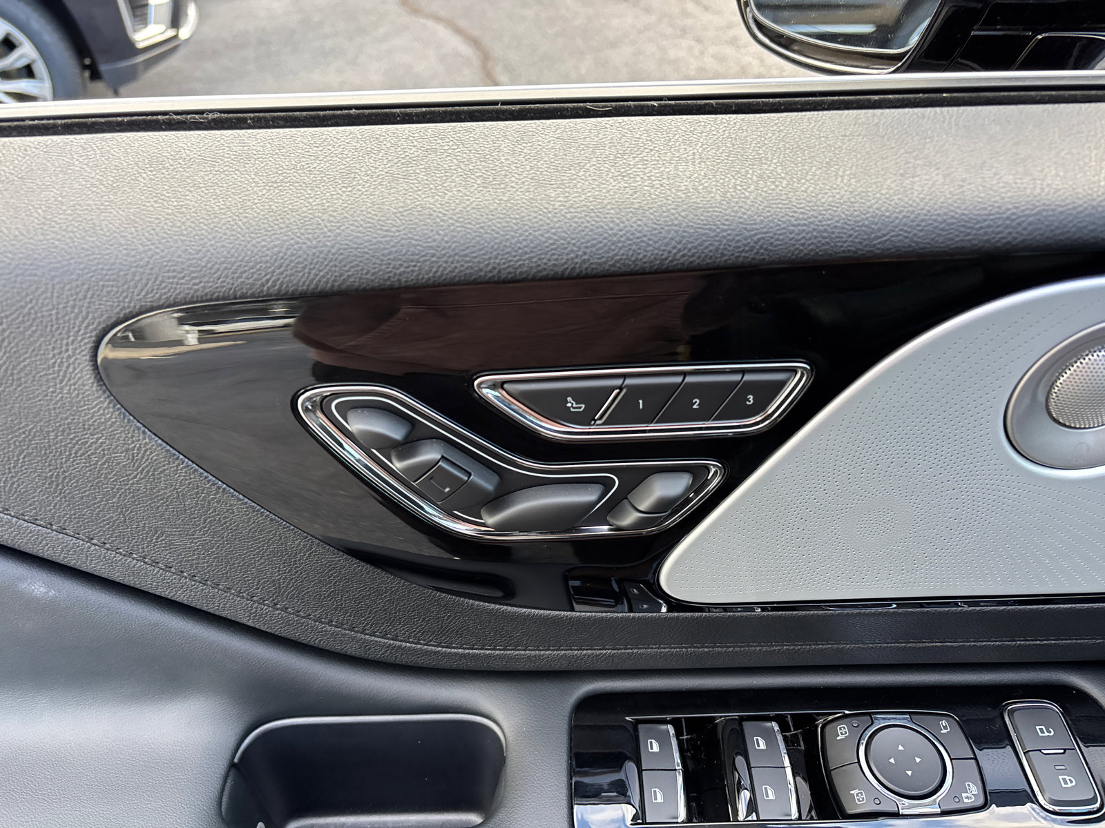 New 2025 Lincoln Aviator Reserve w/ Equipment Group 201A image 12