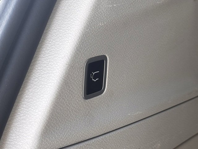 Used 2024 Chrysler Pacifica Touring-L image 25